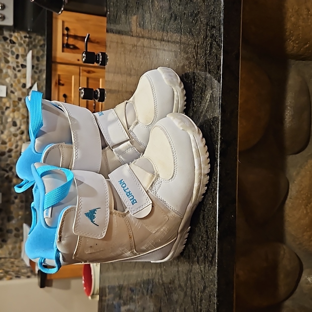 11c mini grom snowboarding boots